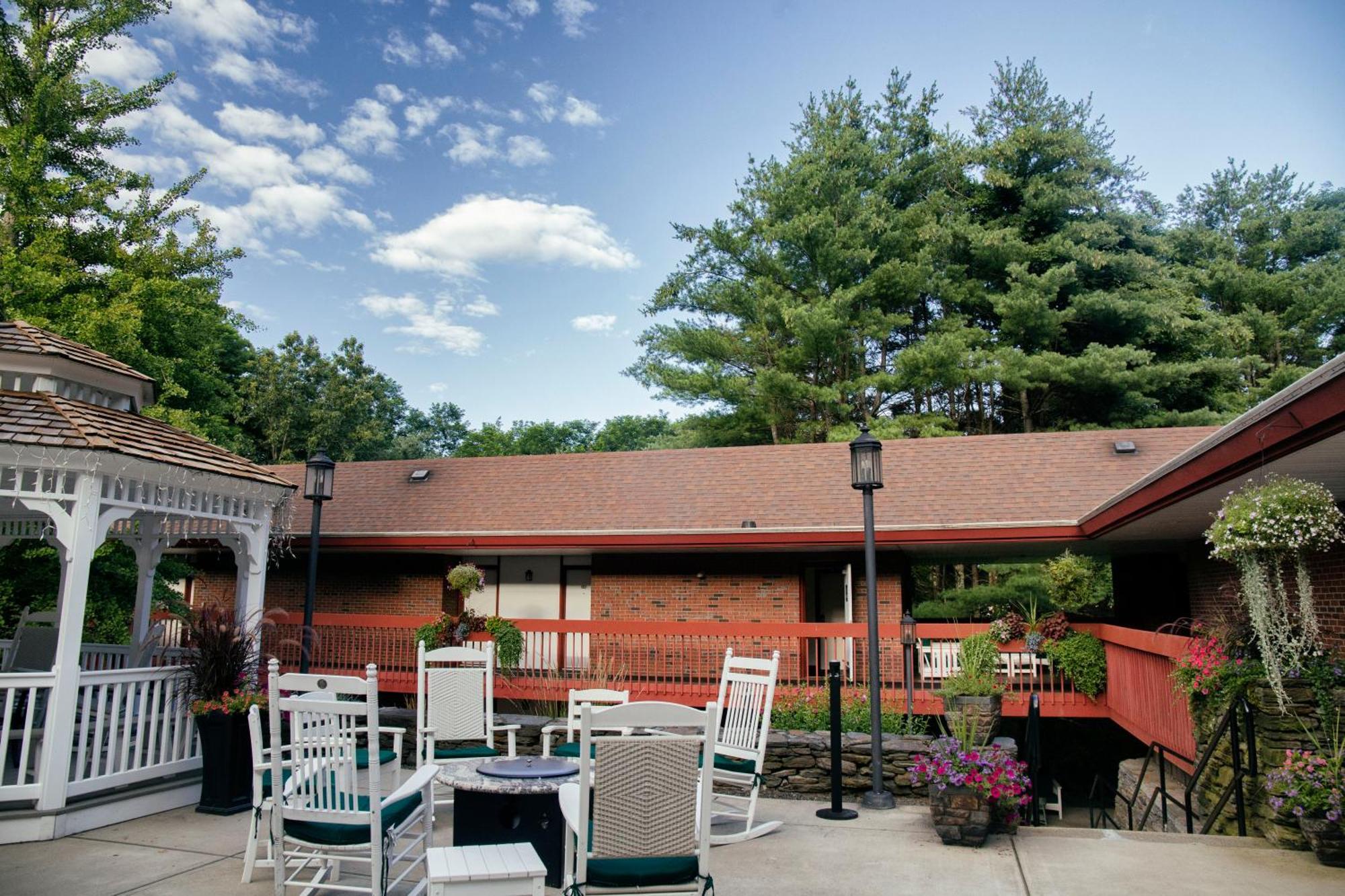 The Inn At Crumpin-Fox Bernardston Екстер'єр фото