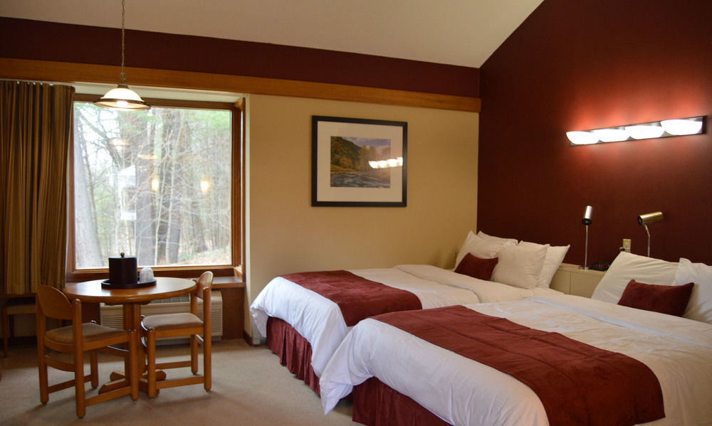 The Inn At Crumpin-Fox Bernardston Екстер'єр фото