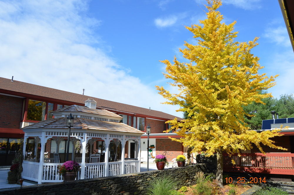 The Inn At Crumpin-Fox Bernardston Екстер'єр фото